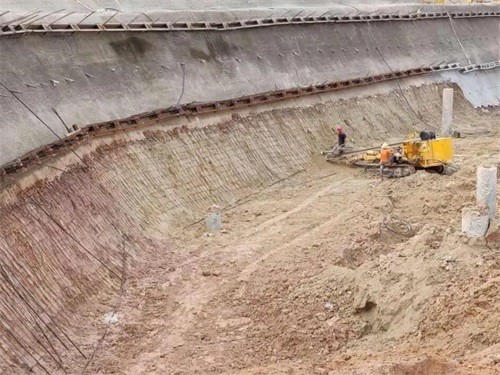 理塘基坑边坡加固